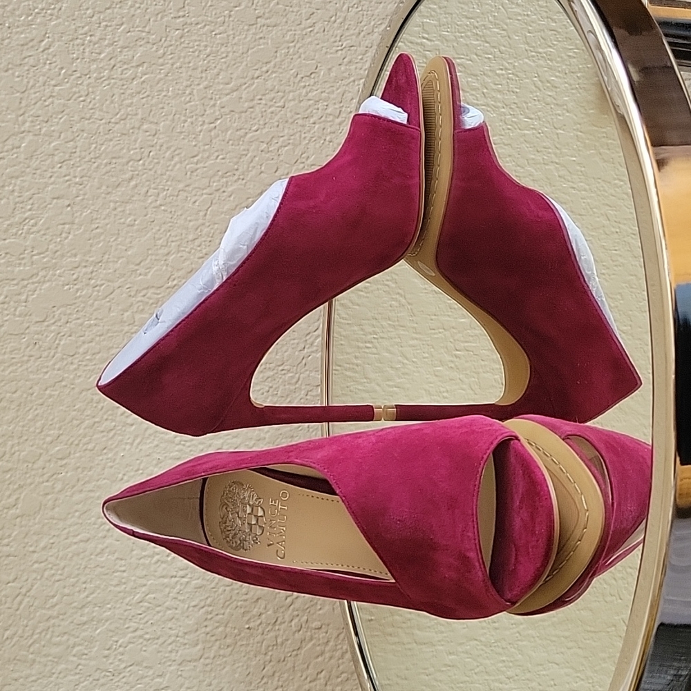 SOLD >>>>NWOT Vince Camuto Burgundy Pumps